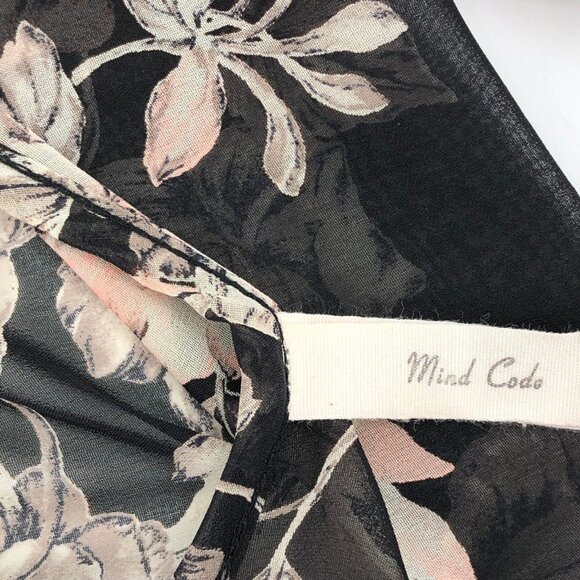 Mind Code Black Floral Cardigan | Elbow Length Sleeves - Picture 4 of 5